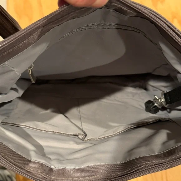 NWOT , anti theft Travelon crossbody , multiple zipper compartments - Picture 14 of 16